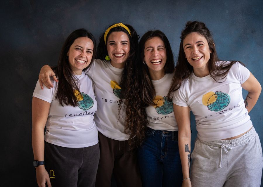 Equipo de Reconecta en un taller grupal